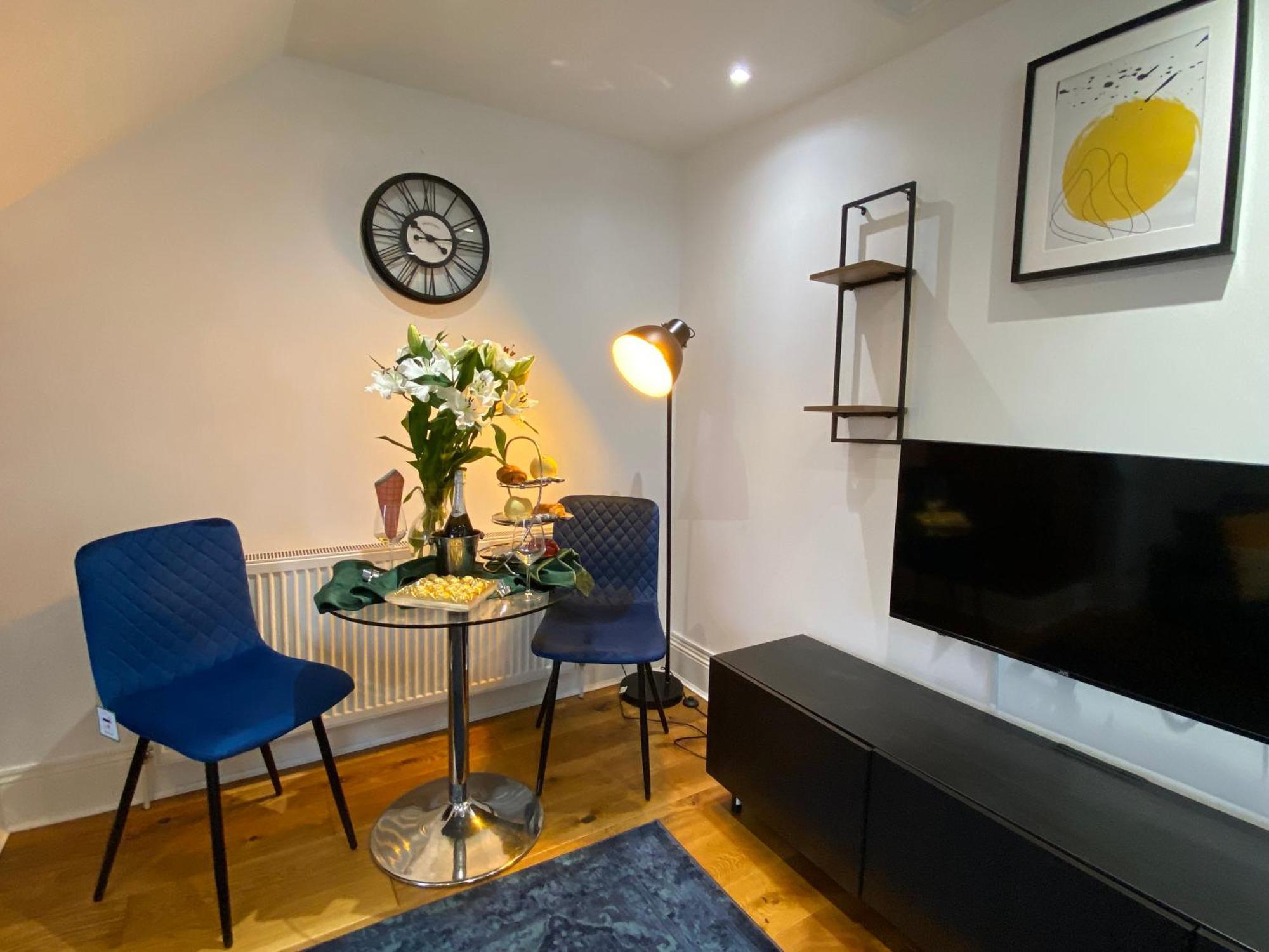 Apartment Pinnacle *